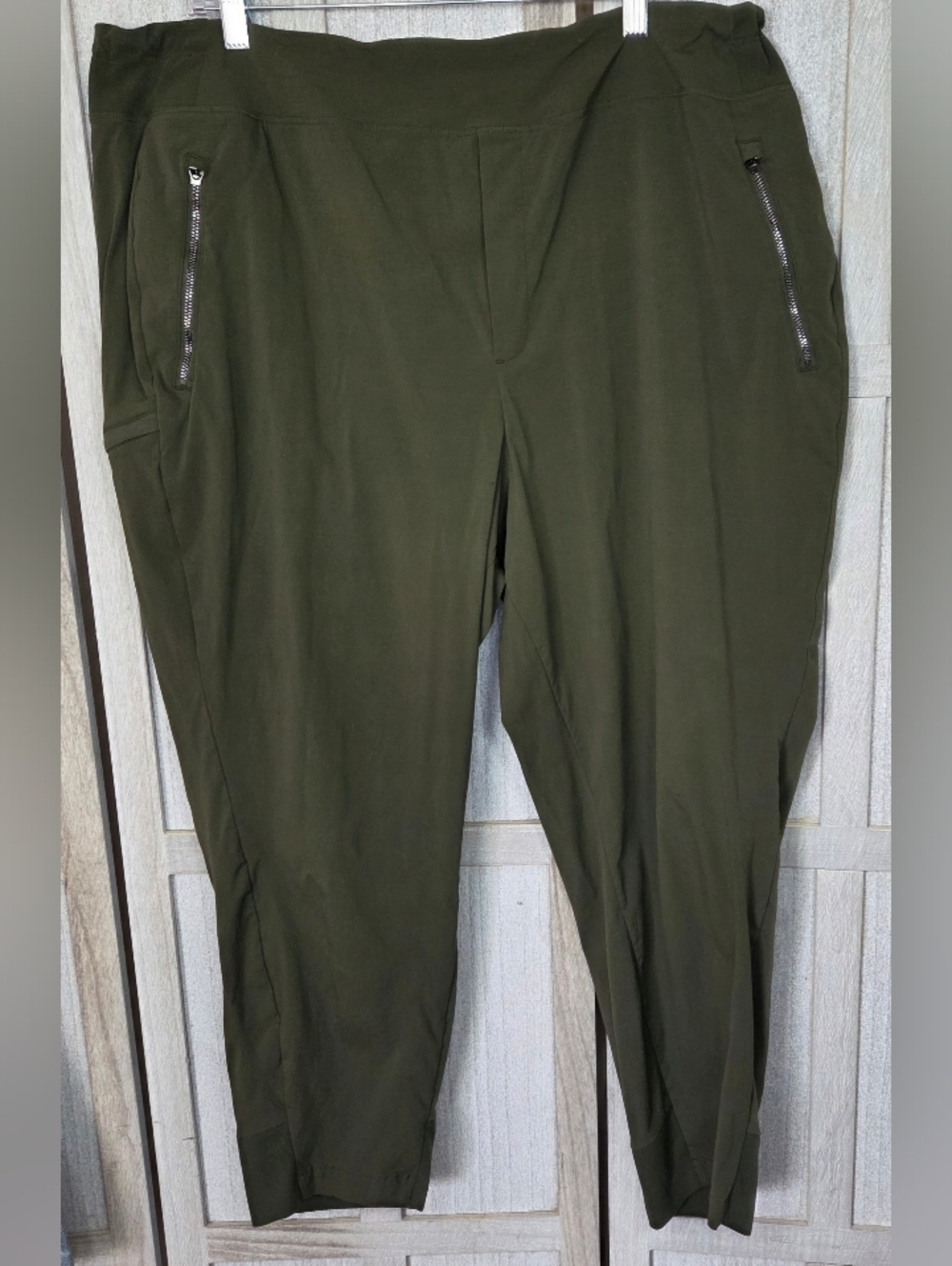 Athleta Womens Trekkie High Rise Jogger Pants Size 20 Aspen Olive Sporty Logo - Picture 2 of 14
